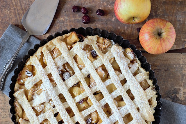 a pie with apples and a knife