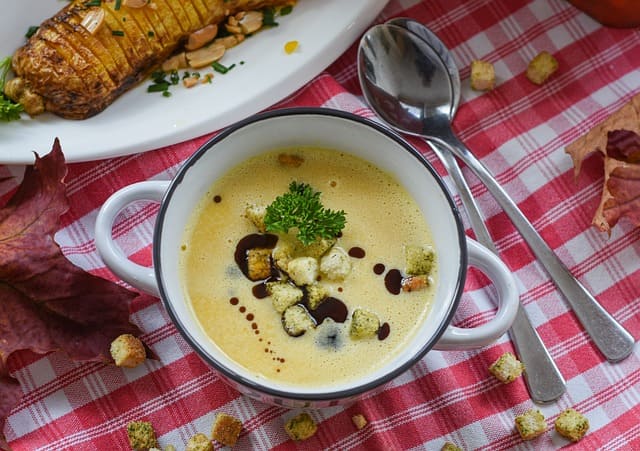 Low Carb Brokkoli Cheddar Suppe