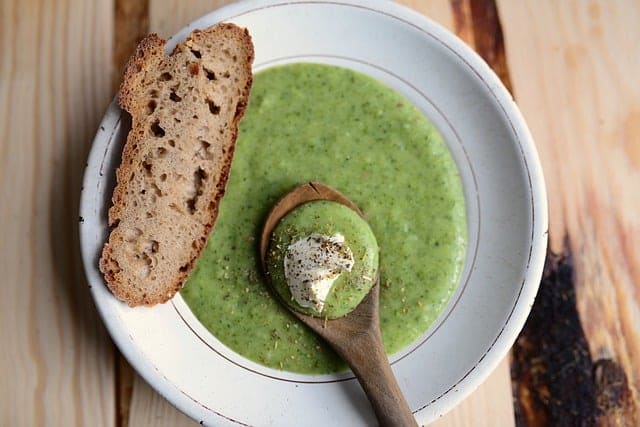 Brokkoli Cheddar Suppe